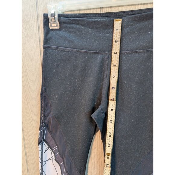 Fabletics High-Rise Mesh Powehold Crop Leggings Abstract Print Black/White XS - Picture 9 of 10